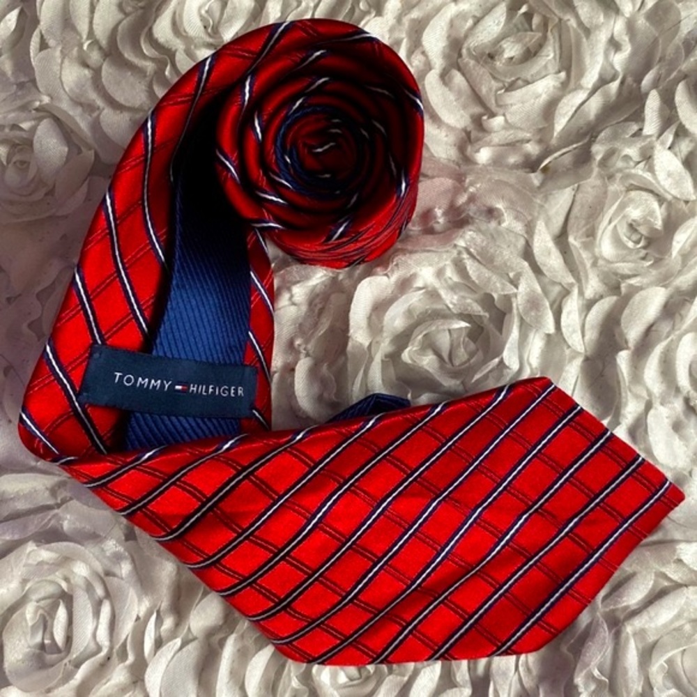 New Tommy Hilfiger mens silk tie